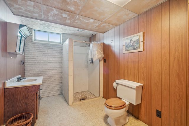 4565 Alice Road, Center Point, IA 52213