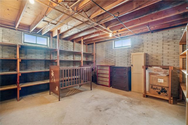 4565 Alice Road, Center Point, IA 52213