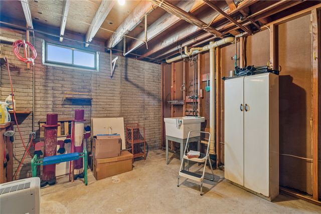 4565 Alice Road, Center Point, IA 52213