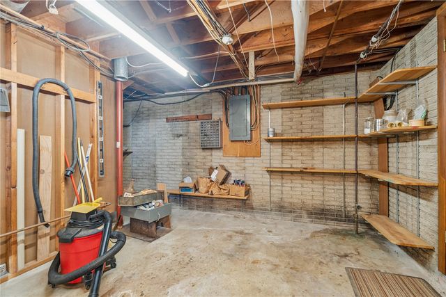 4565 Alice Road, Center Point, IA 52213