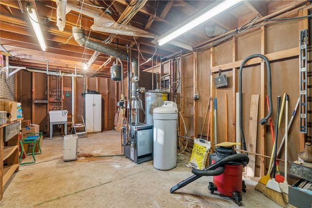 4565 Alice Road, Center Point, IA 52213