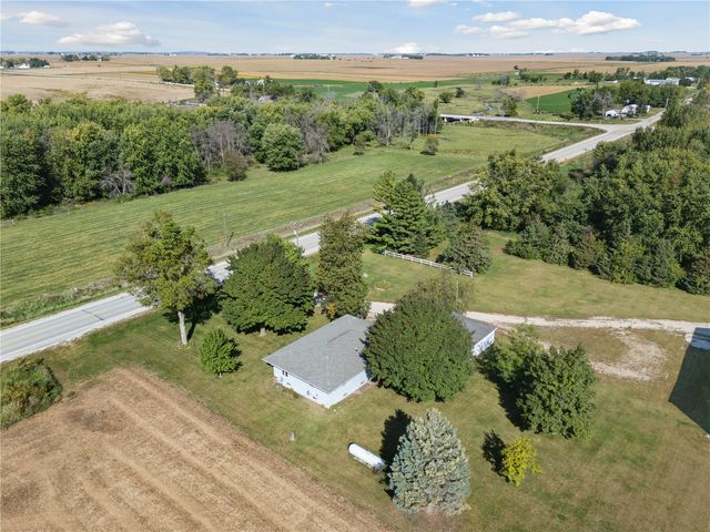 4565 Alice Road, Center Point, IA 52213