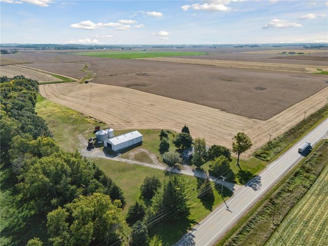 4565 Alice Road, Center Point, IA 52213