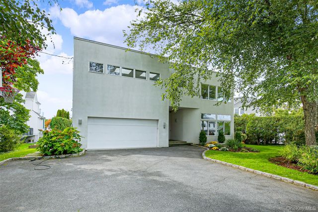 14 Old Colony Drive, Larchmont, NY 10538