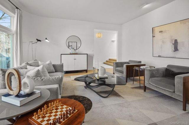 14 Old Colony Drive, Larchmont, NY 10538