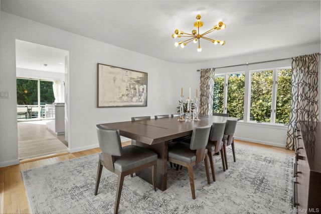 14 Old Colony Drive, Larchmont, NY 10538