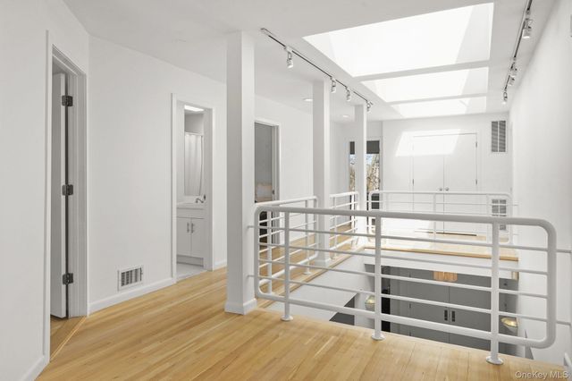 14 Old Colony Drive, Larchmont, NY 10538