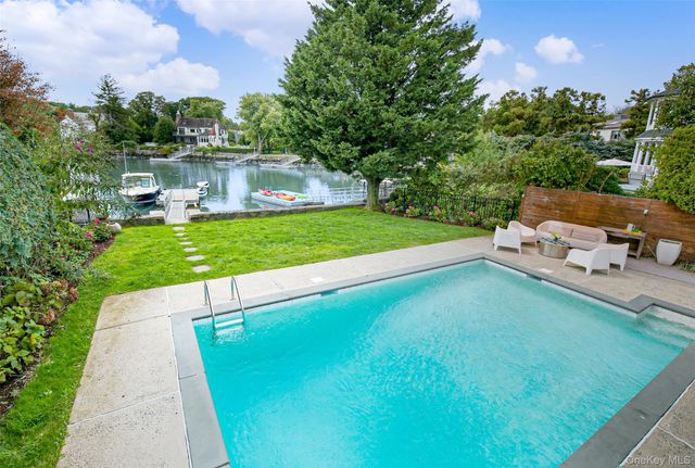 14 Old Colony Drive, Larchmont, NY 10538