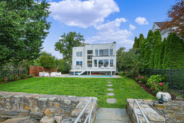 14 Old Colony Drive, Larchmont, NY 10538