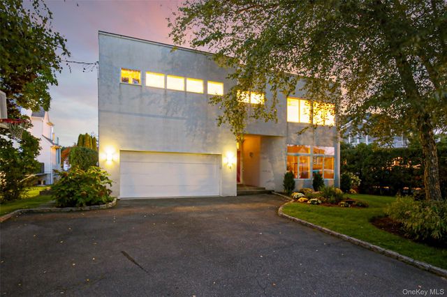 14 Old Colony Drive, Larchmont, NY 10538