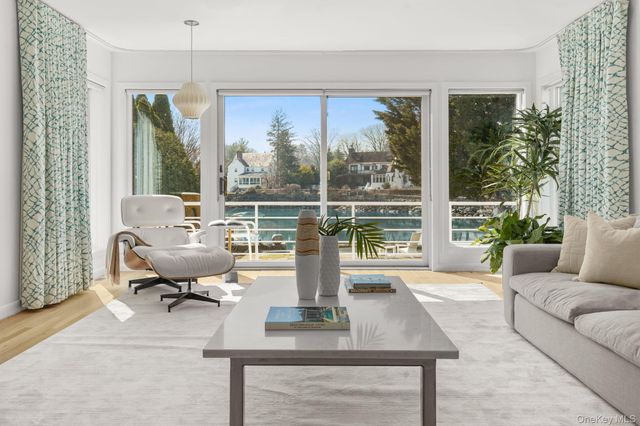 14 Old Colony Drive, Larchmont, NY 10538