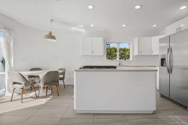 14 Old Colony Drive, Larchmont, NY 10538