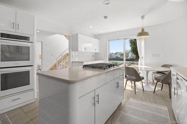 14 Old Colony Drive, Larchmont, NY 10538