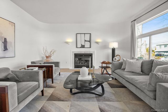 14 Old Colony Drive, Larchmont, NY 10538