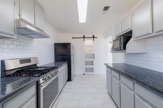 2122 Maple Circle, Rosenberg, TX 77471