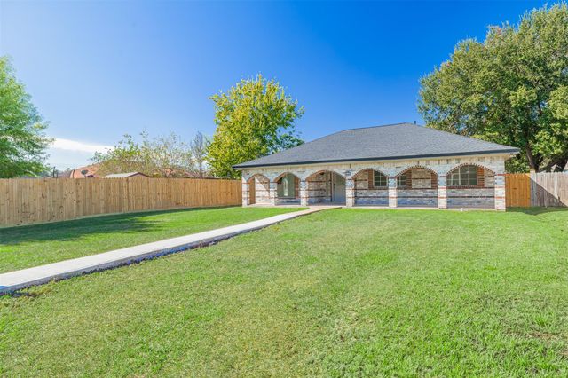 2122 Maple Circle, Rosenberg, TX 77471