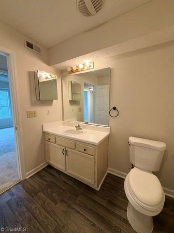 7129 Friendly Avenue D, Greensboro, NC 27410