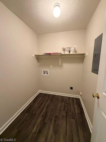 7129 Friendly Avenue D, Greensboro, NC 27410