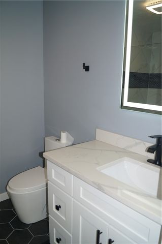 412 Jane St, Jeannette, PA 15644