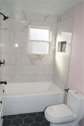 412 Jane St, Jeannette, PA 15644