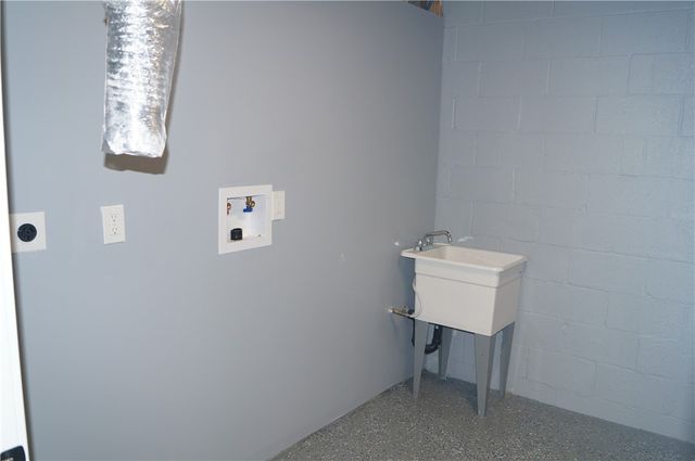 412 Jane St, Jeannette, PA 15644