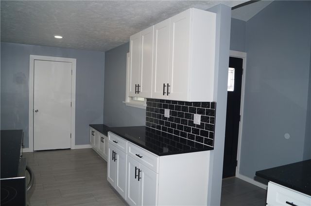 412 Jane St, Jeannette, PA 15644