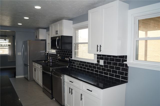 412 Jane St, Jeannette, PA 15644