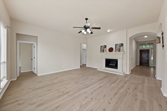 8118 La Frontera Trail, Arlington, TX 76002