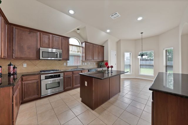 8118 La Frontera Trail, Arlington, TX 76002