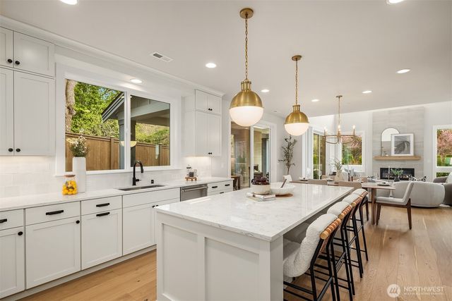 18660 NE 53rd Street, Redmond, WA 98052