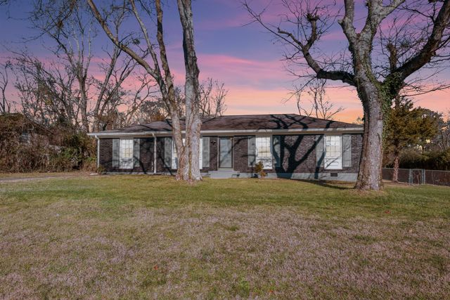 111 Gates Dr, Hendersonville, TN 37075