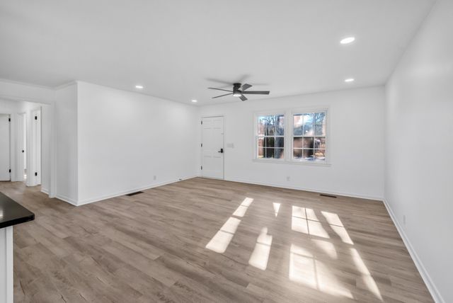 111 Gates Dr, Hendersonville, TN 37075