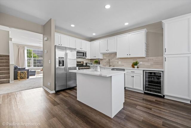 629 Pheasant Trail, St. Charles, IL 60174