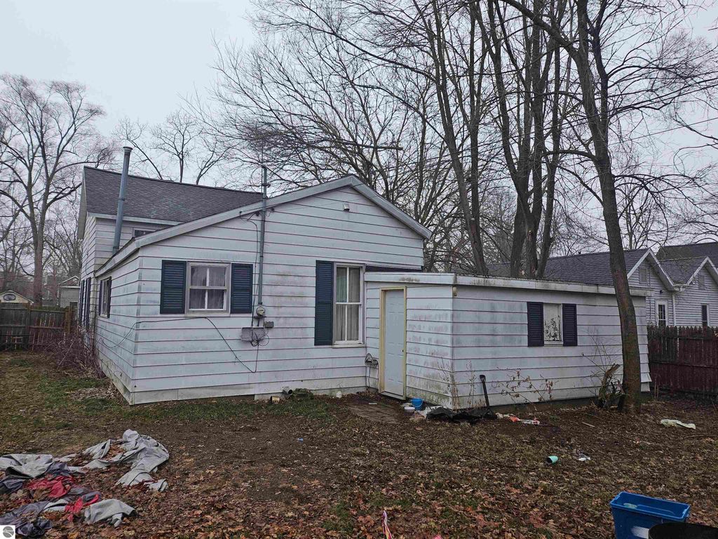 Image 10 of property listing at 416 S Lansing Street, Mt Pleasant, MI 48858