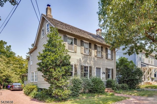 15 E 2nd St, Moorestown Twp., NJ 08057