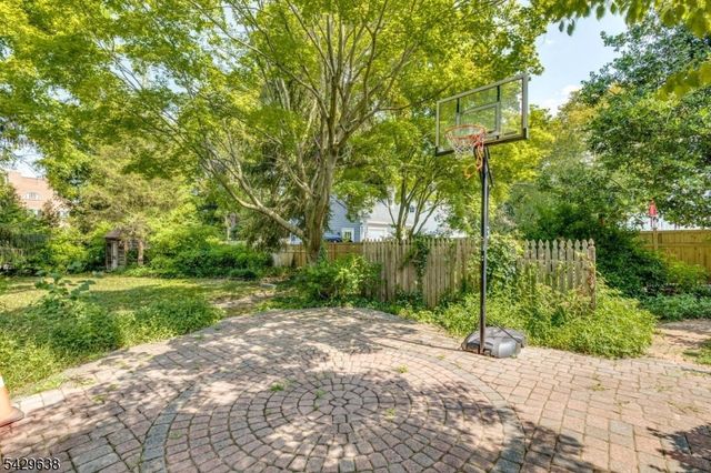 15 E 2nd St, Moorestown Twp., NJ 08057