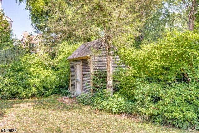 15 E 2nd St, Moorestown Twp., NJ 08057