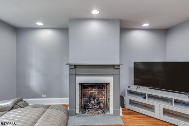15 E 2nd St, Moorestown Twp., NJ 08057
