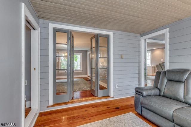 15 E 2nd St, Moorestown Twp., NJ 08057