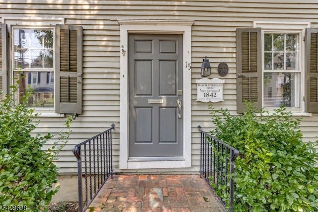 15 E 2nd St, Moorestown Twp., NJ 08057