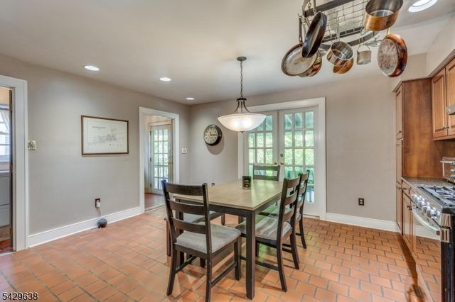 15 E 2nd St, Moorestown Twp., NJ 08057