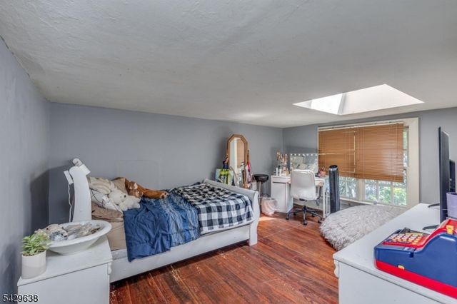15 E 2nd St, Moorestown Twp., NJ 08057