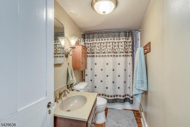15 E 2nd St, Moorestown Twp., NJ 08057