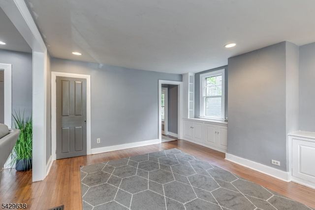 15 E 2nd St, Moorestown Twp., NJ 08057
