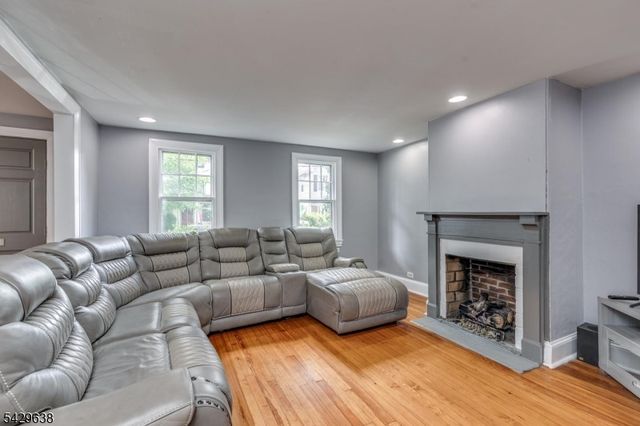 15 E 2nd St, Moorestown Twp., NJ 08057