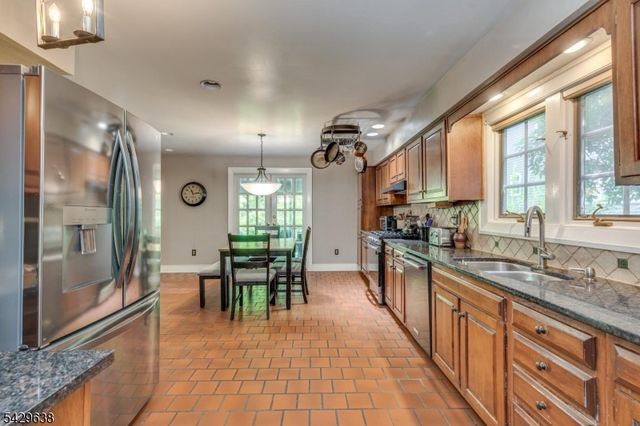 15 E 2nd St, Moorestown Twp., NJ 08057