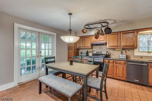 15 E 2nd St, Moorestown Twp., NJ 08057