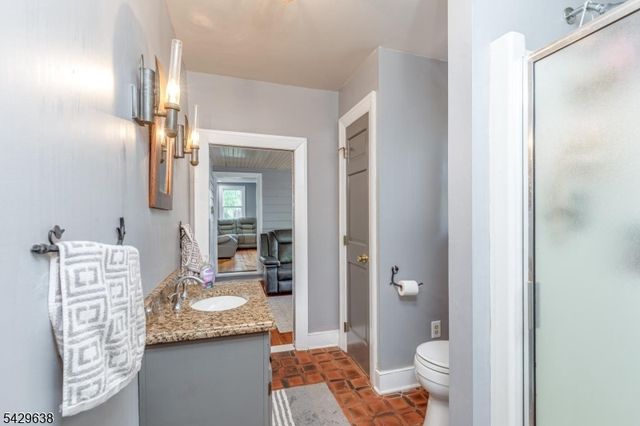 15 E 2nd St, Moorestown Twp., NJ 08057