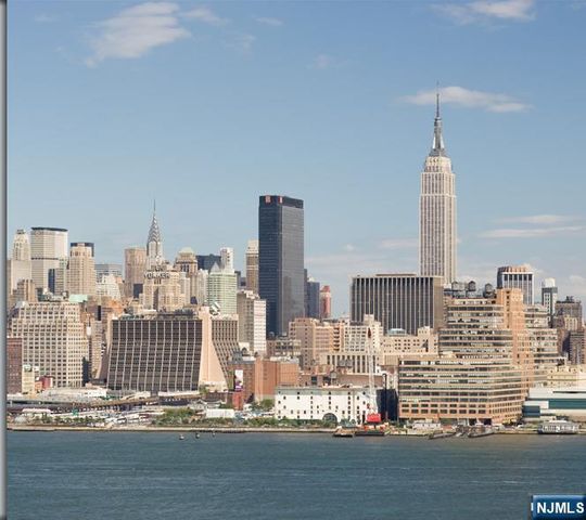 1125 Maxwell Lane 624, Hoboken, NJ 07030