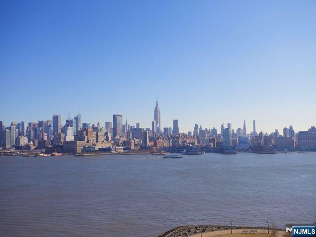 1125 Maxwell Lane 624, Hoboken, NJ 07030